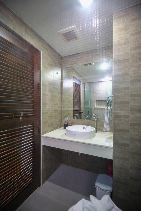 Apartament Luxury Living In Heart Of Nimman Chiang Mai Zewnętrze zdjęcie