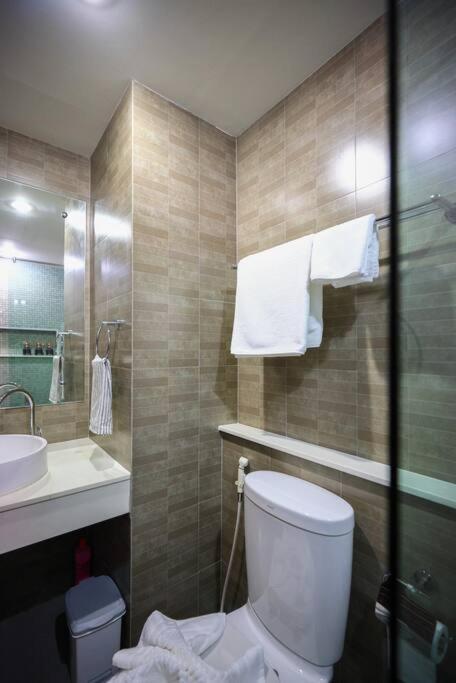Apartament Luxury Living In Heart Of Nimman Chiang Mai Zewnętrze zdjęcie